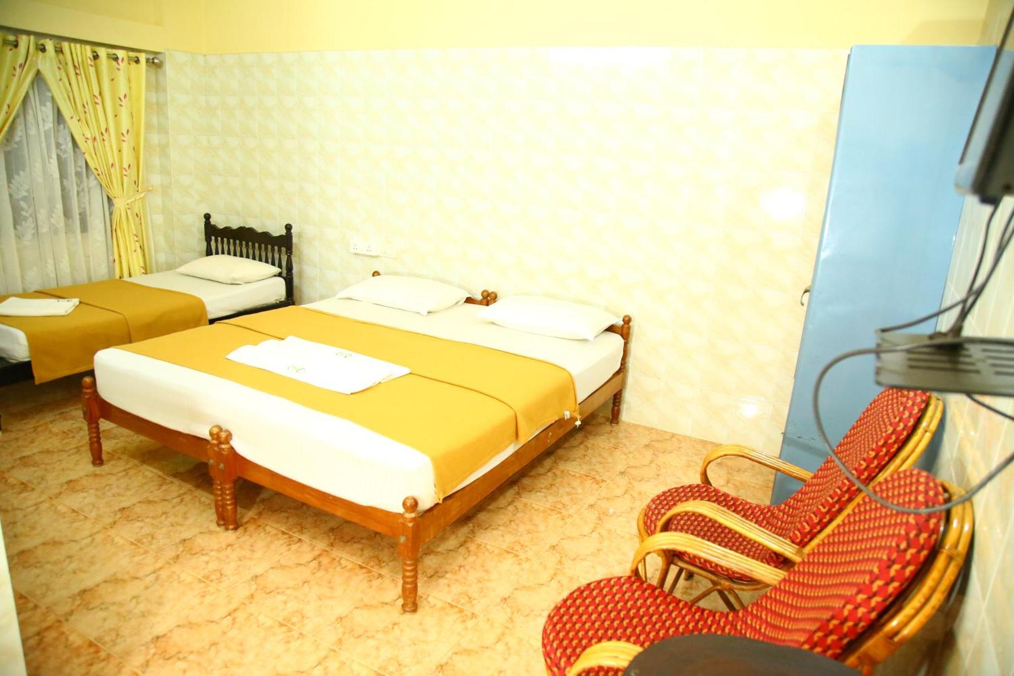 Lake Palace Family Resort Кумараком Экстерьер фото