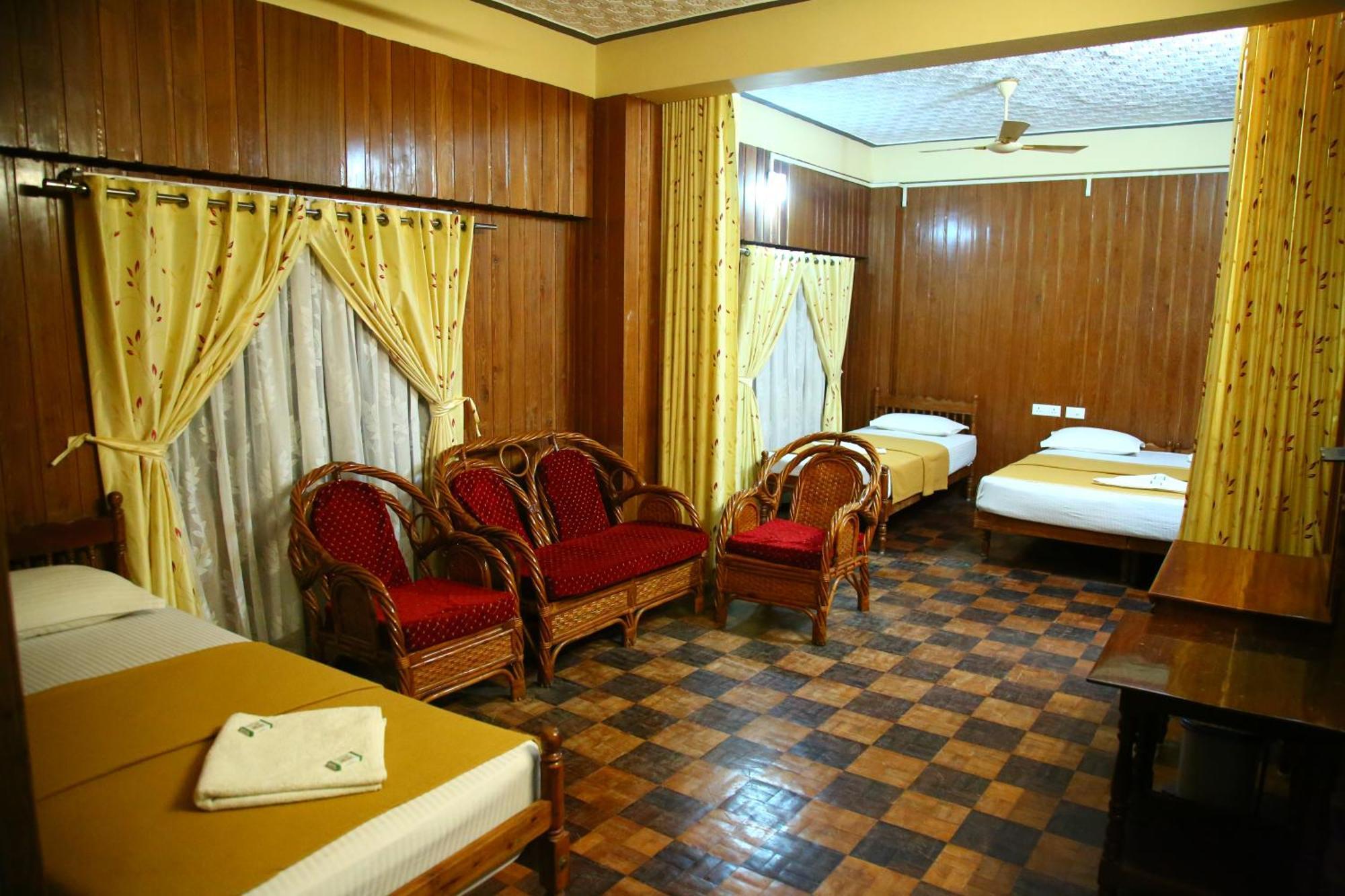 Lake Palace Family Resort Кумараком Экстерьер фото