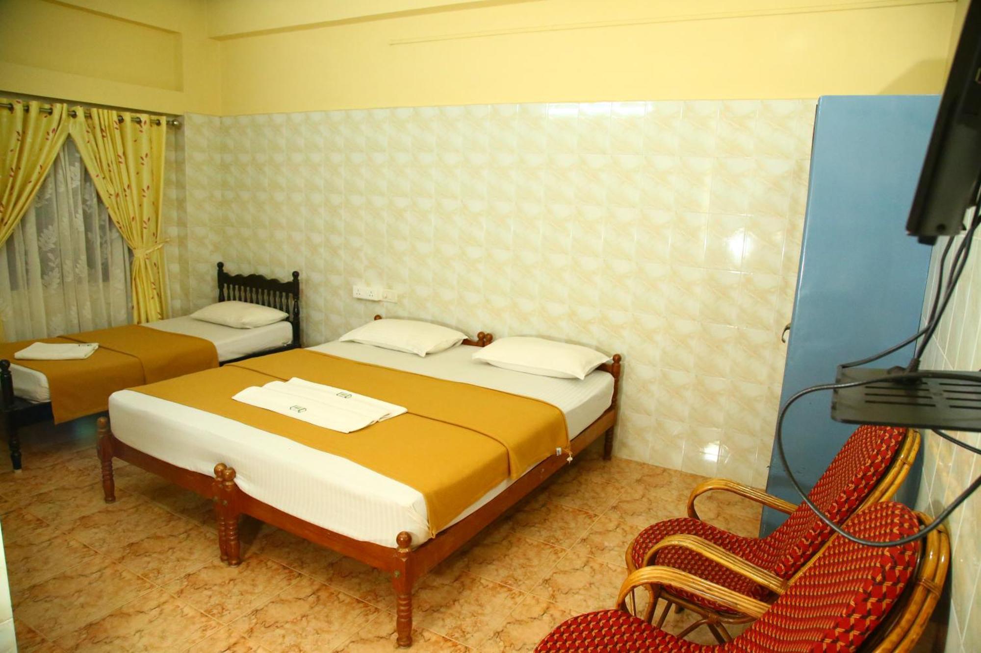 Lake Palace Family Resort Кумараком Экстерьер фото