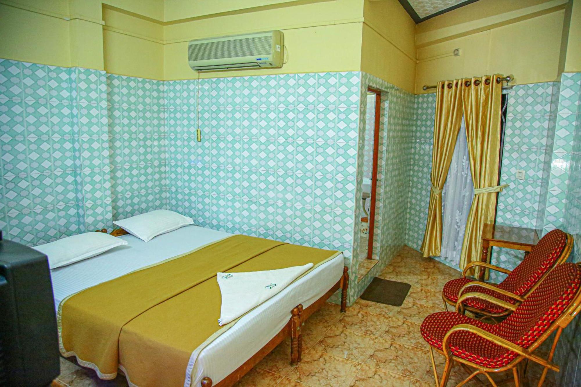 Lake Palace Family Resort Кумараком Экстерьер фото