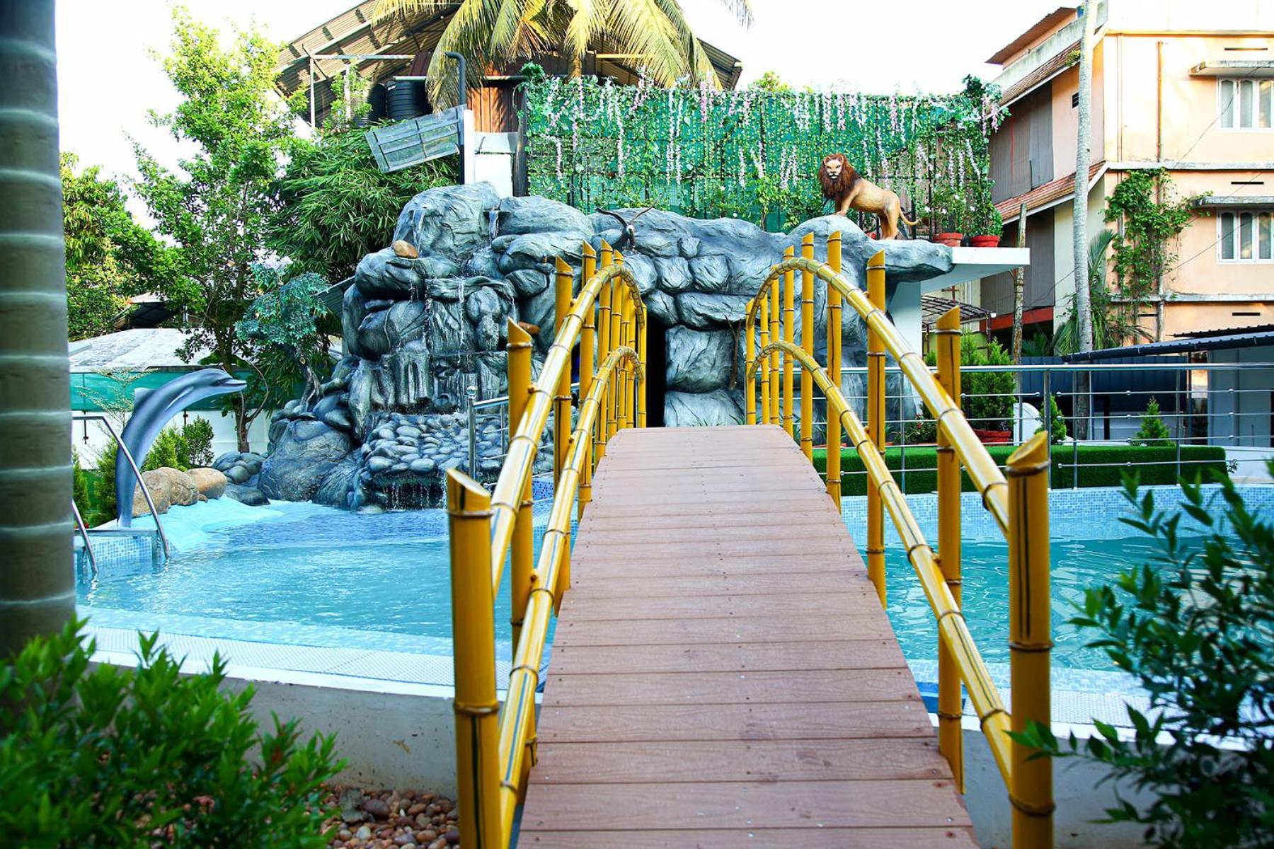 Lake Palace Family Resort Кумараком Экстерьер фото