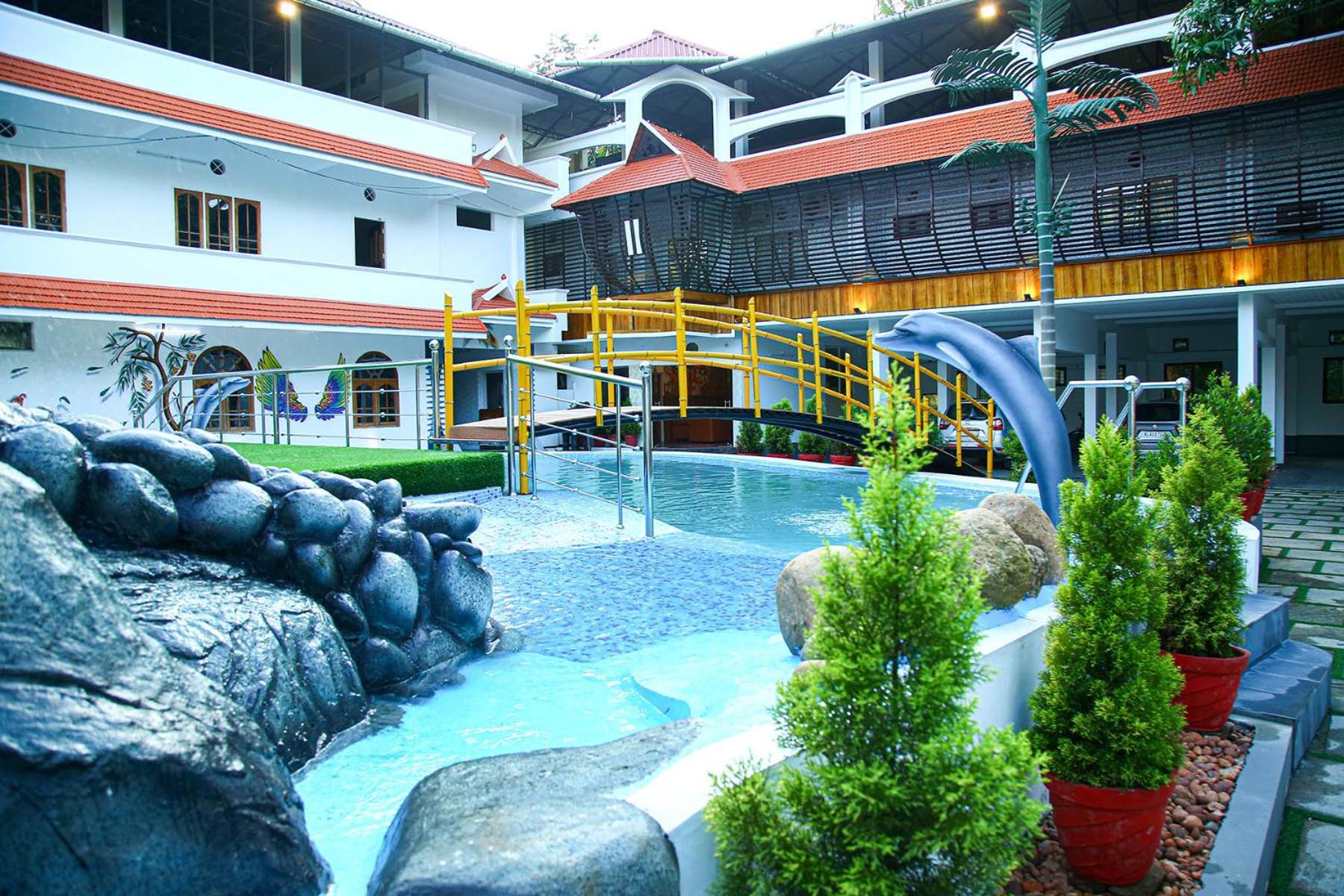 Lake Palace Family Resort Кумараком Экстерьер фото