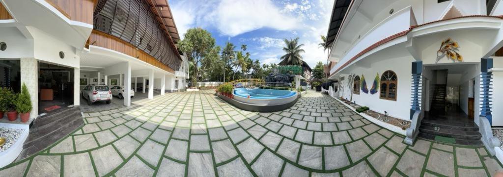 Lake Palace Family Resort Кумараком Экстерьер фото