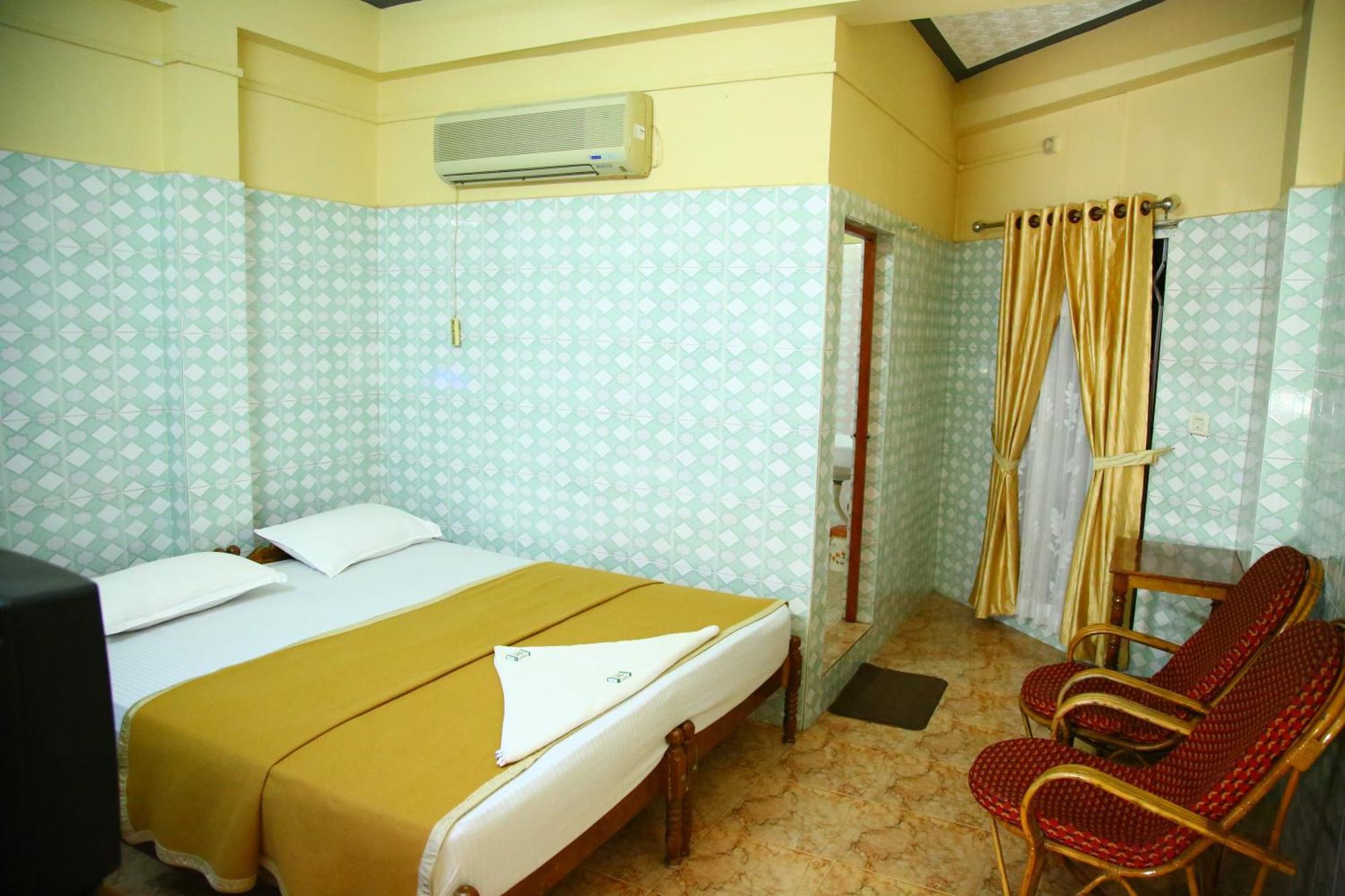 Lake Palace Family Resort Кумараком Экстерьер фото