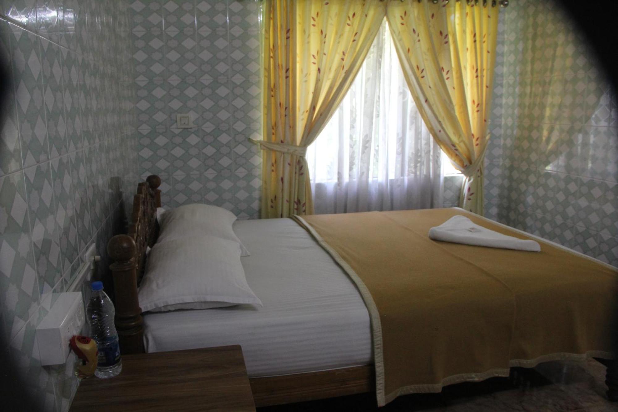 Lake Palace Family Resort Кумараком Экстерьер фото