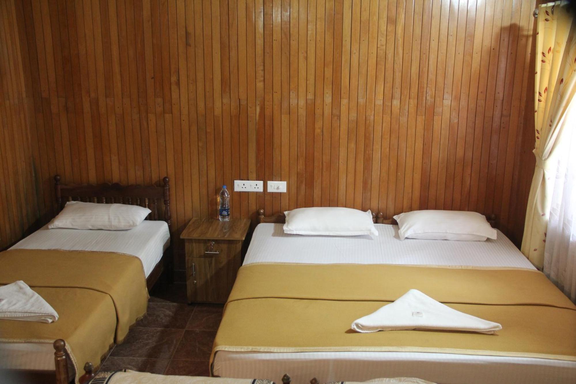 Lake Palace Family Resort Кумараком Экстерьер фото