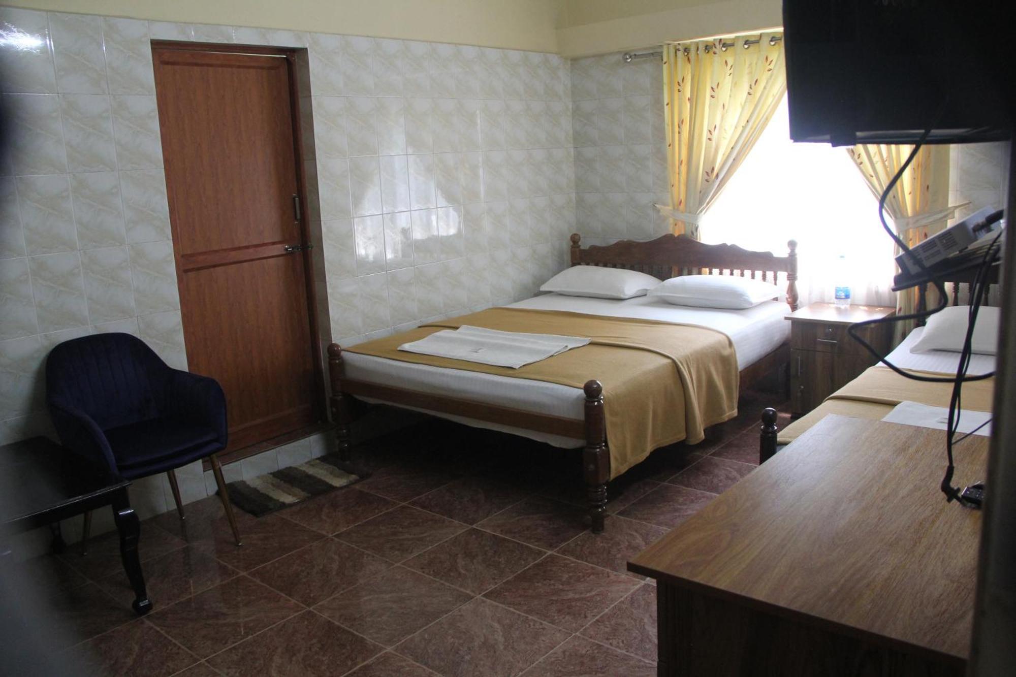 Lake Palace Family Resort Кумараком Экстерьер фото