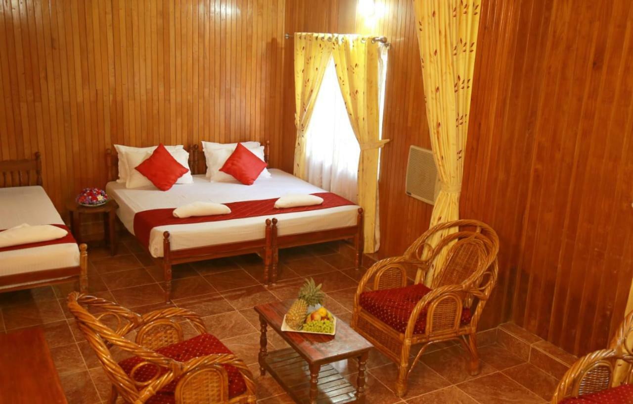 Lake Palace Family Resort Кумараком Экстерьер фото
